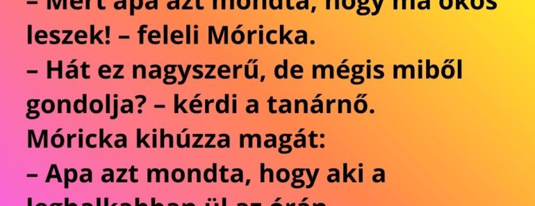 A tanárnő bejön az órára, és látja, hogy Móricka hátul ül, nagyon vigyorog.